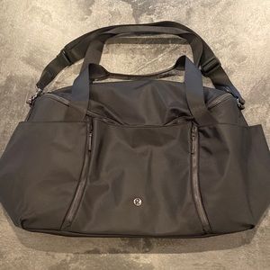 Lululemon define duffle bag